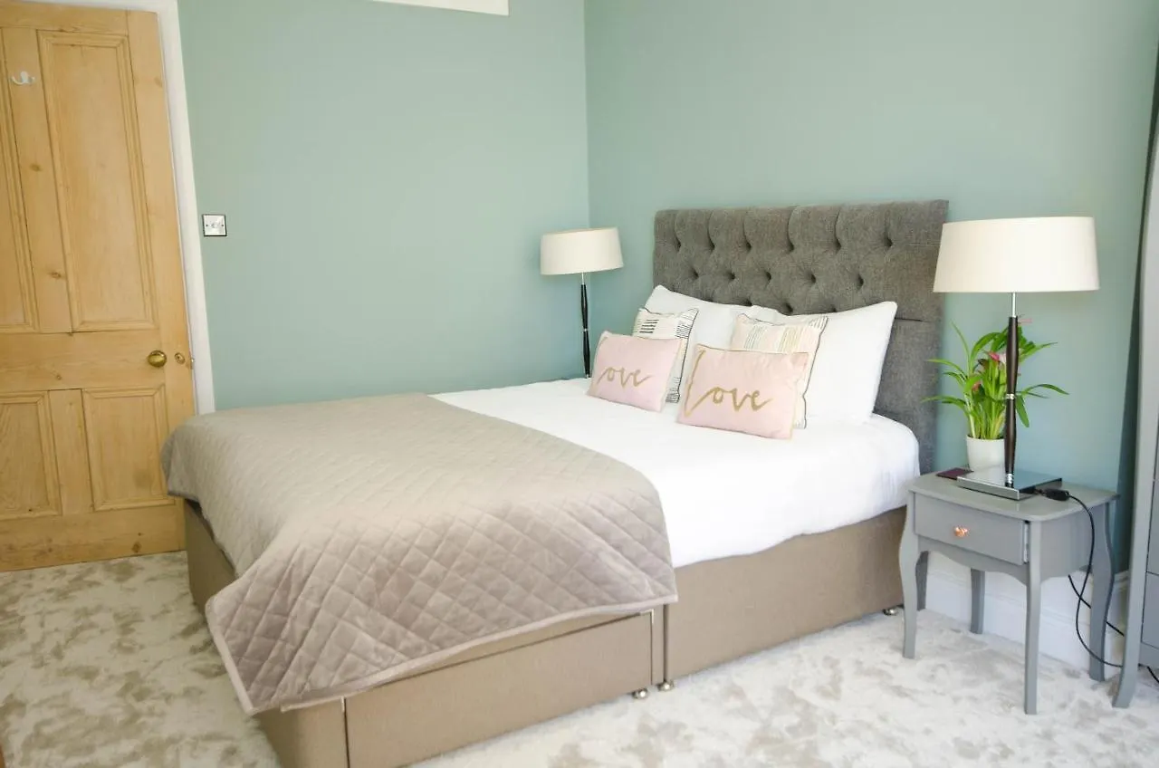 Seaview Mansion Apartment - Central Hove With Parking