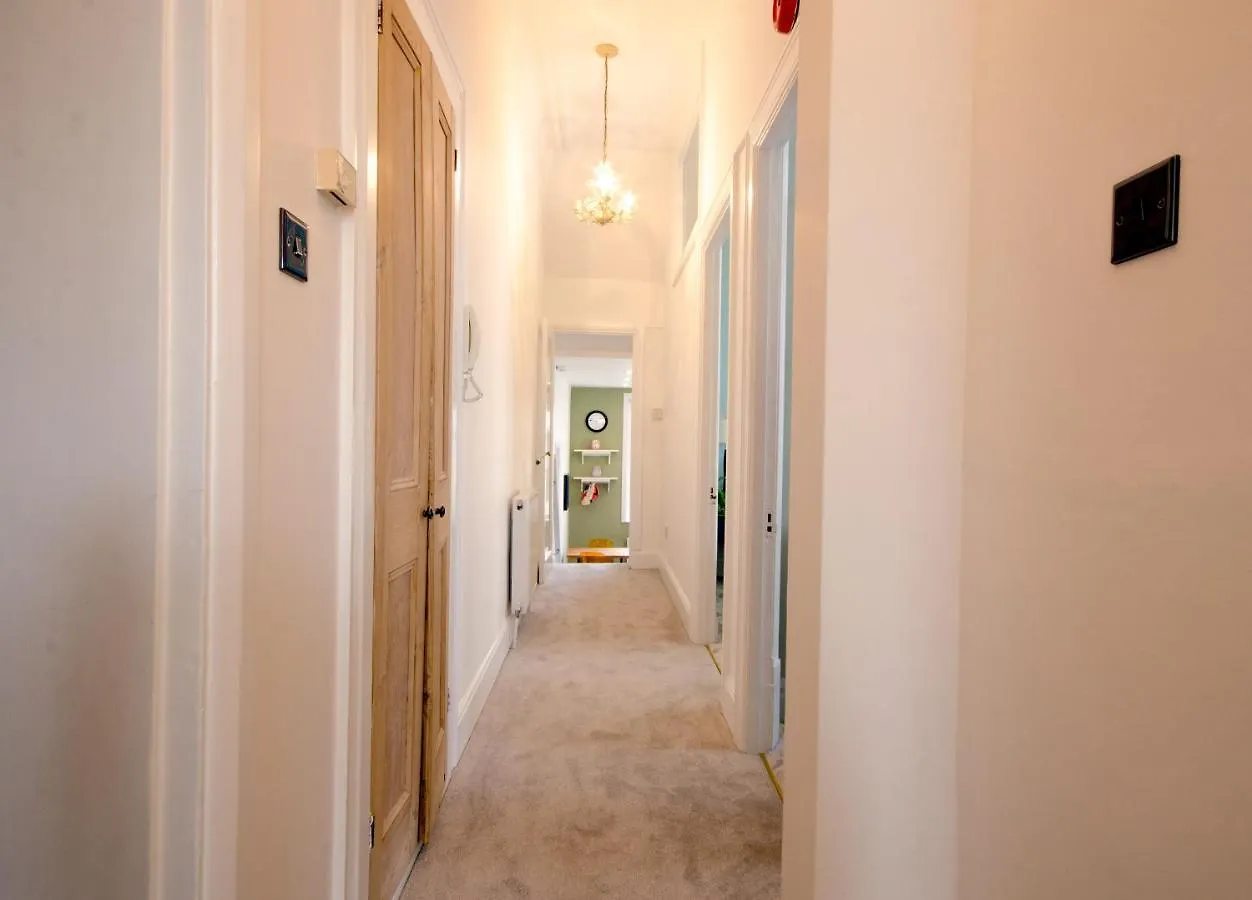 Seaview Mansion Apartment - Central Hove With Parking