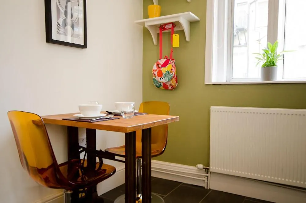 Seaview Mansion Apartment - Central Hove With Parking 0*, Brighton