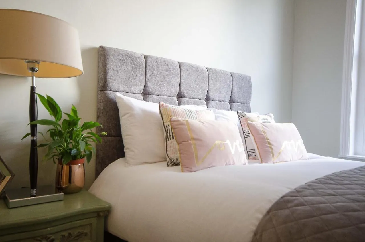 Seaview Mansion Apartment - Central Hove With Parking  Brighton